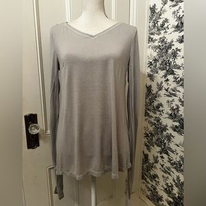 Illia wome long sleeve knit top light blue slit back Size Mesium